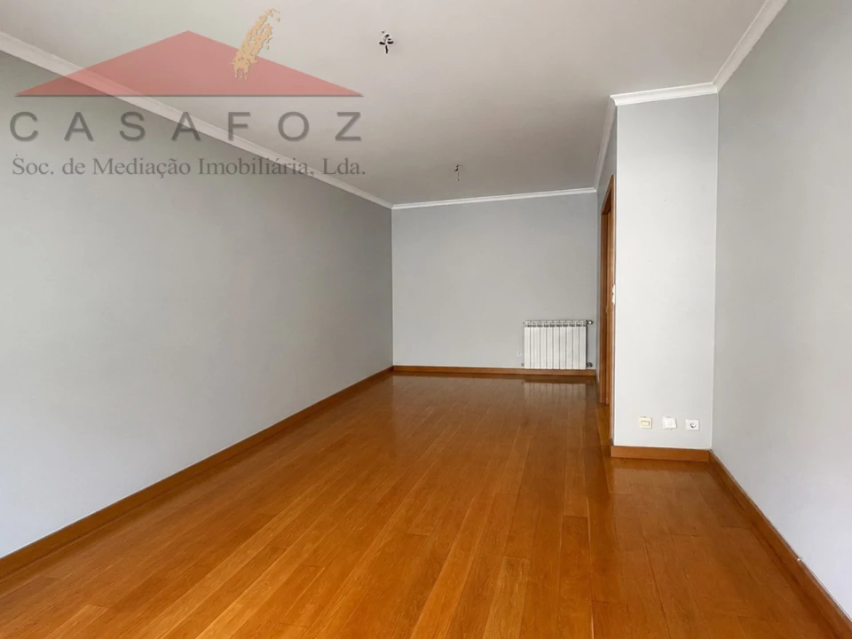 Apartamento T1 para Arrendamento em Ramalde Foto 6
