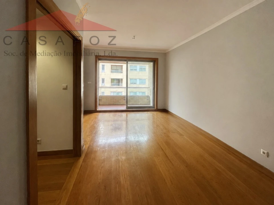 Apartamento T1 para Arrendamento em Ramalde Foto 7