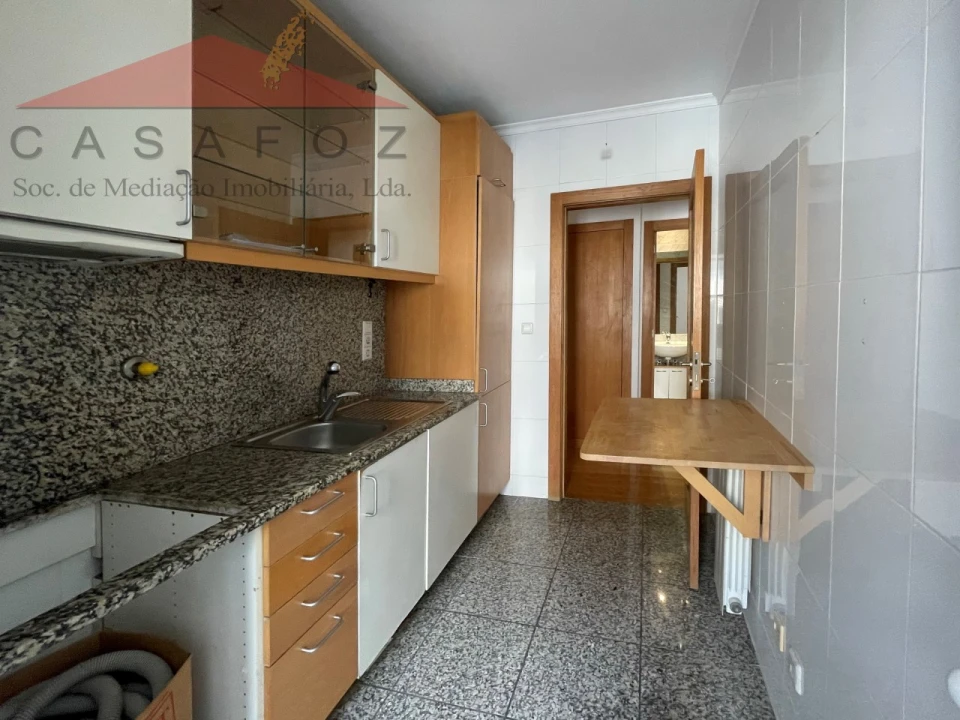 Apartamento T1 para Arrendamento em Ramalde Foto 11