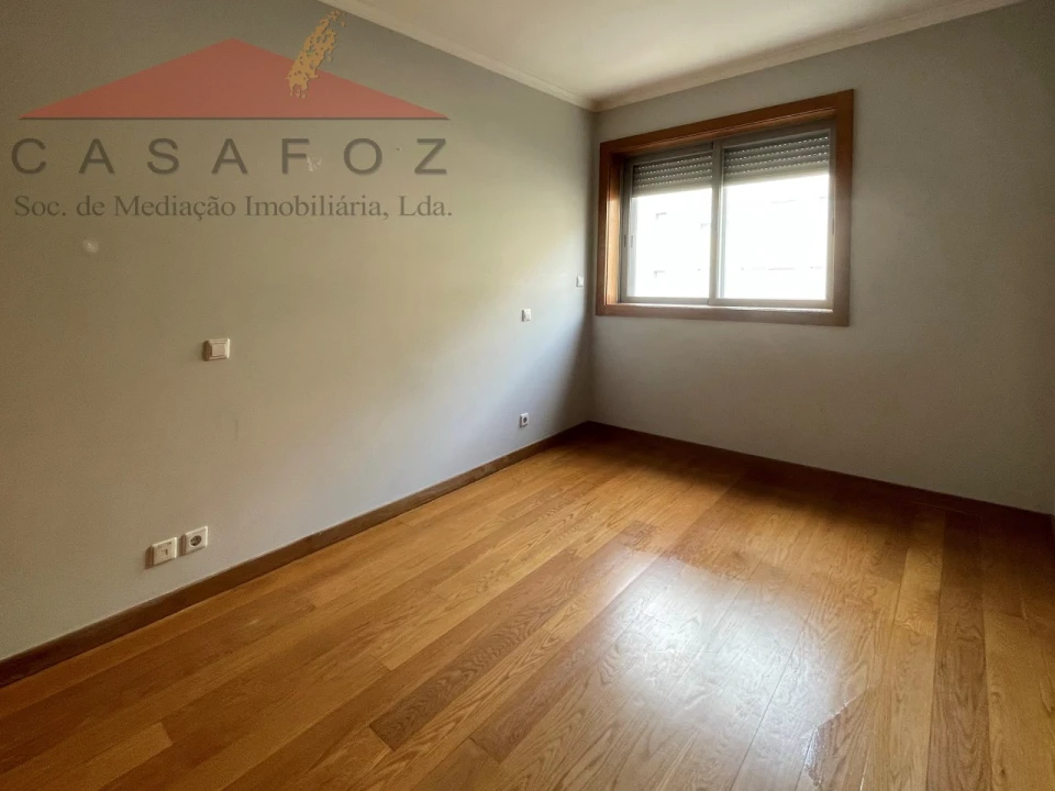 Apartamento T1 para Arrendamento em Ramalde Foto 13