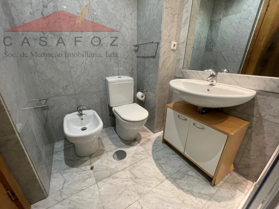 Apartamento T1 para Arrendamento em Ramalde Foto 16