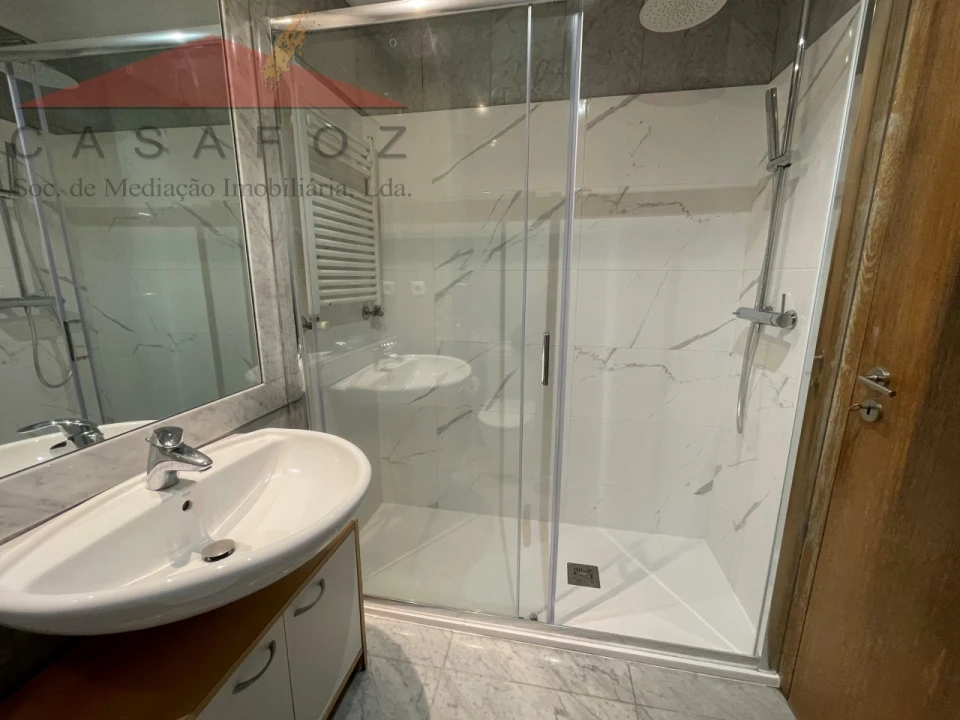 Apartamento T1 para Arrendamento em Ramalde Foto 17