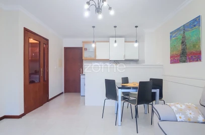 Apartamento T1 para Arrendamento em Tamengos, Aguim e Óis do Bairro
