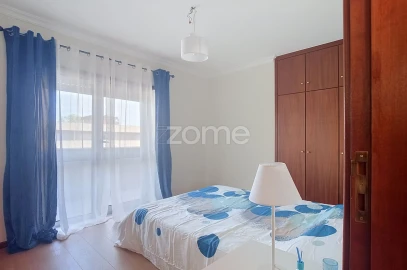 Apartamento T1 para Arrendamento em Tamengos, Aguim e Óis do Bairro
