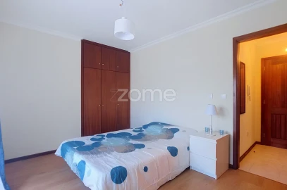 Apartamento T1 para Arrendamento em Tamengos, Aguim e Óis do Bairro