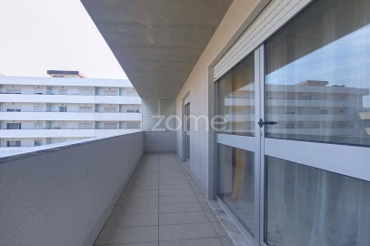 Apartamento T1 para Arrendamento em Tamengos, Aguim e Óis do Bairro