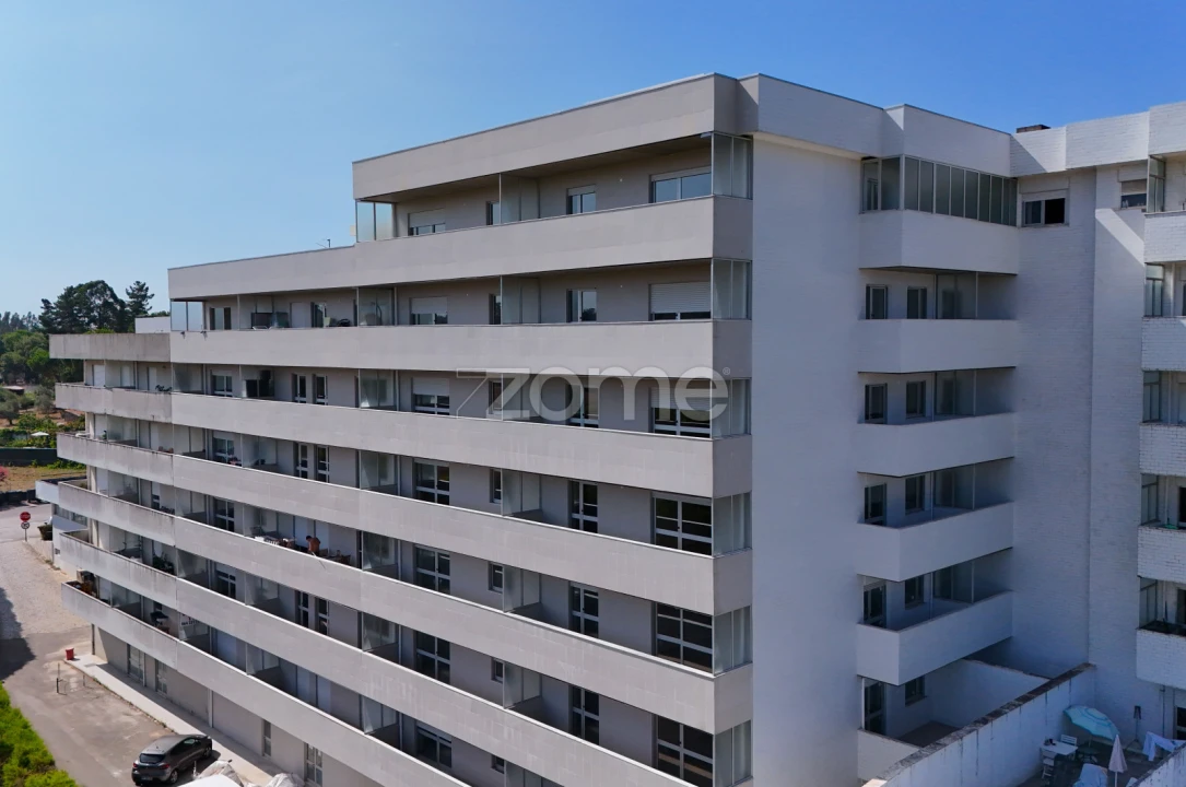 Apartamento T1 para Arrendamento em Tamengos, Aguim e Óis do Bairro Foto 1