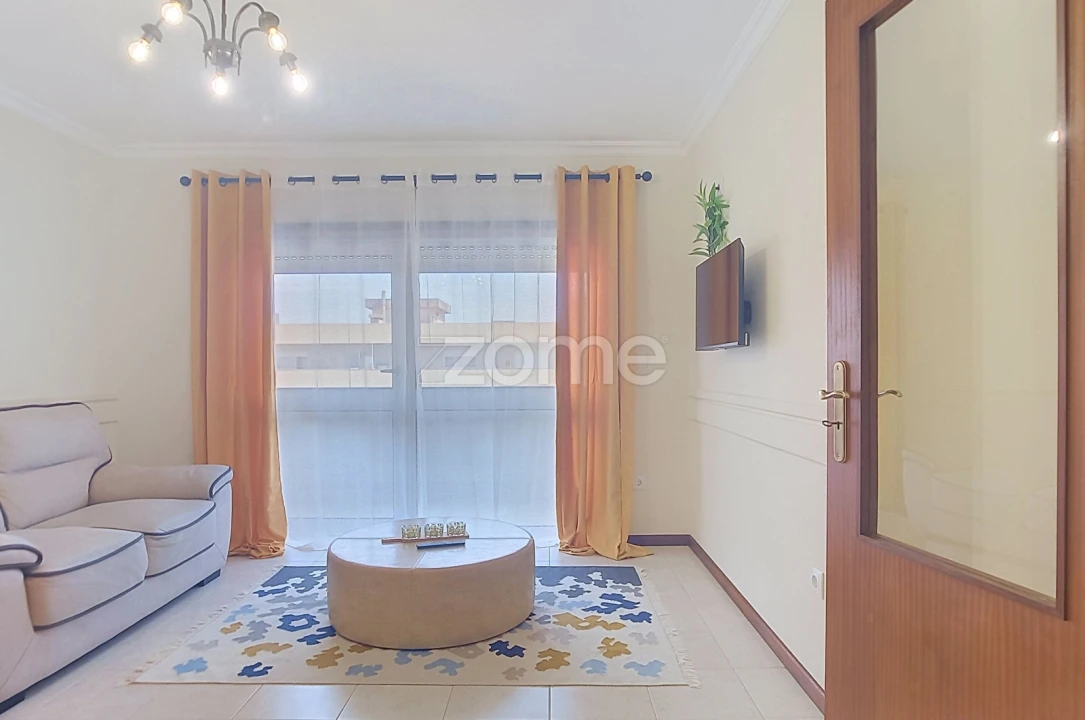 Apartamento T1 para Arrendamento em Tamengos, Aguim e Óis do Bairro Foto 5