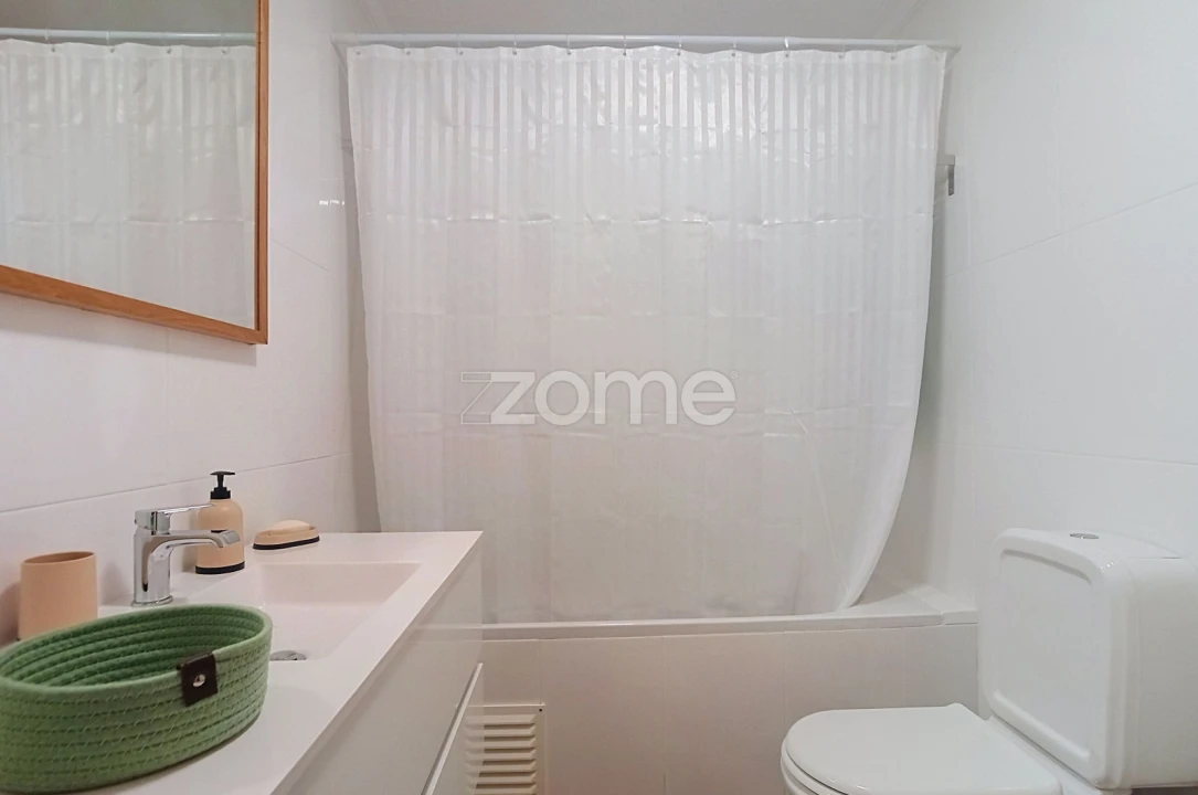 Apartamento T1 para Arrendamento em Tamengos, Aguim e Óis do Bairro Foto 9