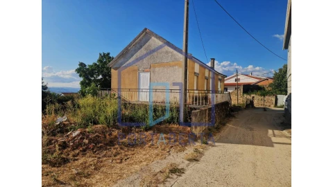 Moradia T2 para Venda em Aguas Frias