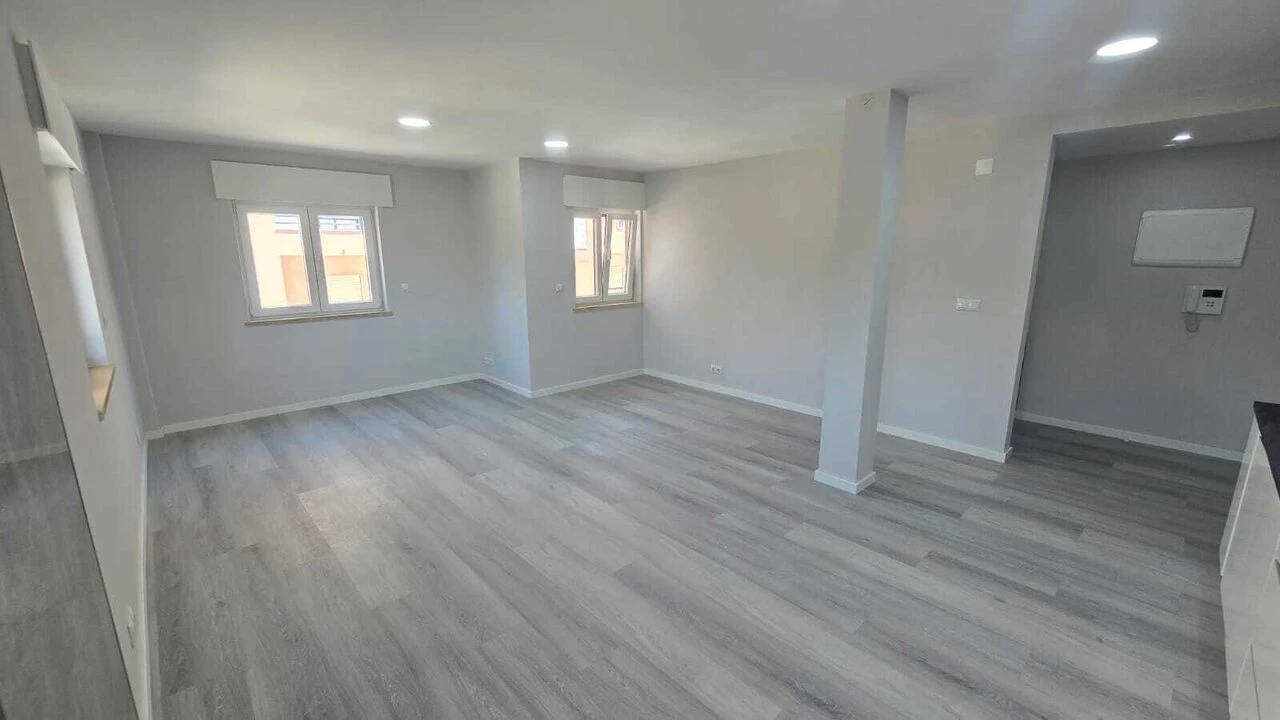 Apartamento T2 para Venda em Corroios Foto 8