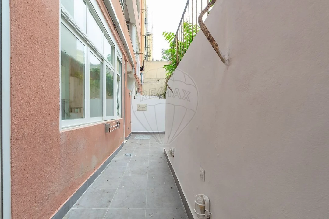 Apartamento T2 para Venda em Santo António Foto 18