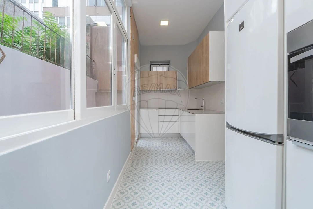 Apartamento T2 para Venda em Santo António Foto 7