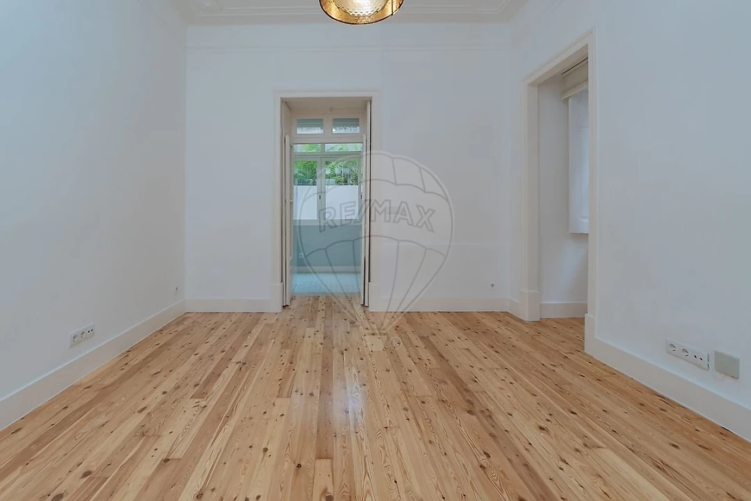 Apartamento T2 para Venda em Santo António Foto 13