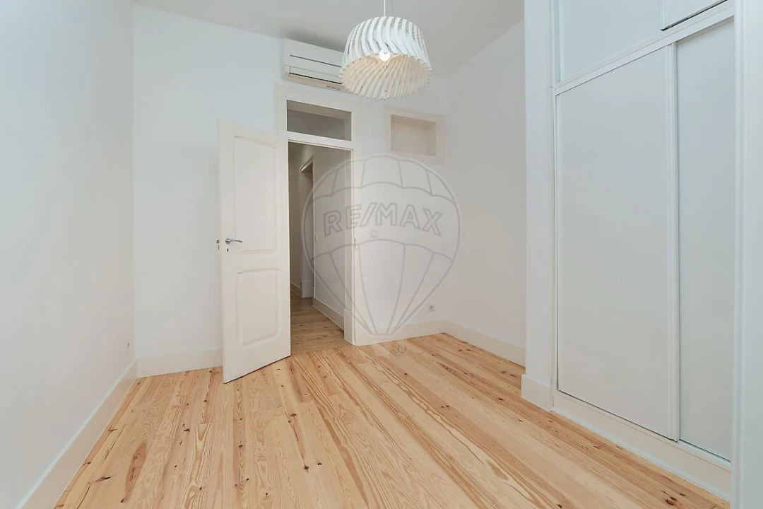 Apartamento T2 para Venda em Santo António Foto 21