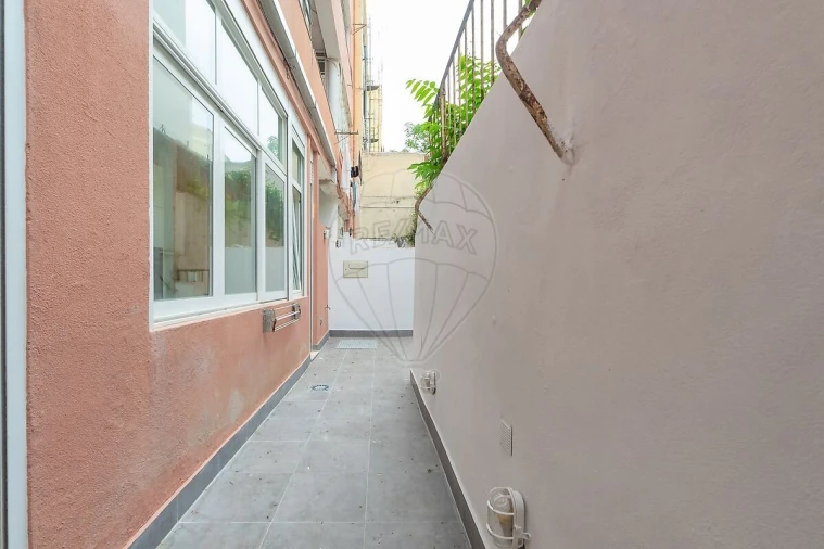 Apartamento T2 para Venda em Santo António Foto 18