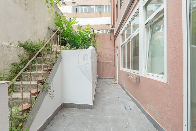 Apartamento T2 para Venda em Santo António Foto 22