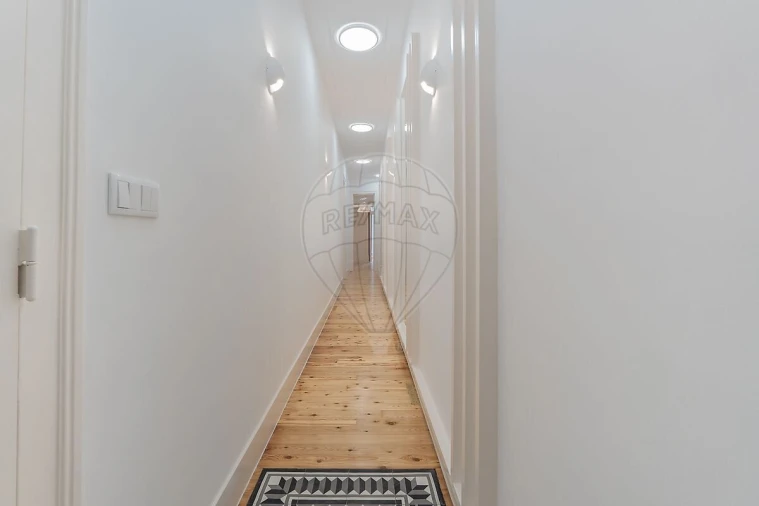 Apartamento T2 para Venda em Santo António Foto 27