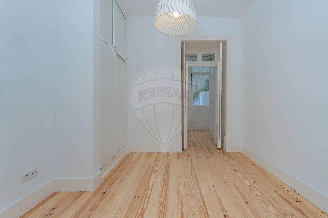 Apartamento T2 para Venda em Santo António Foto 19