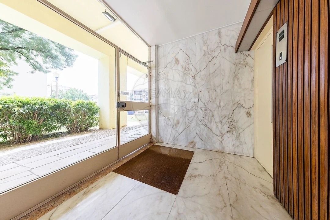 Apartamento T4 para Venda em Alvalade Foto 36