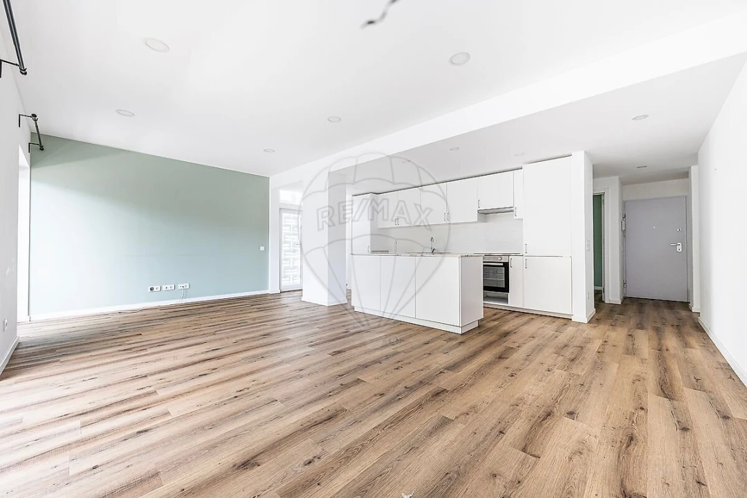 Apartamento T4 para Venda em Alvalade Foto 3