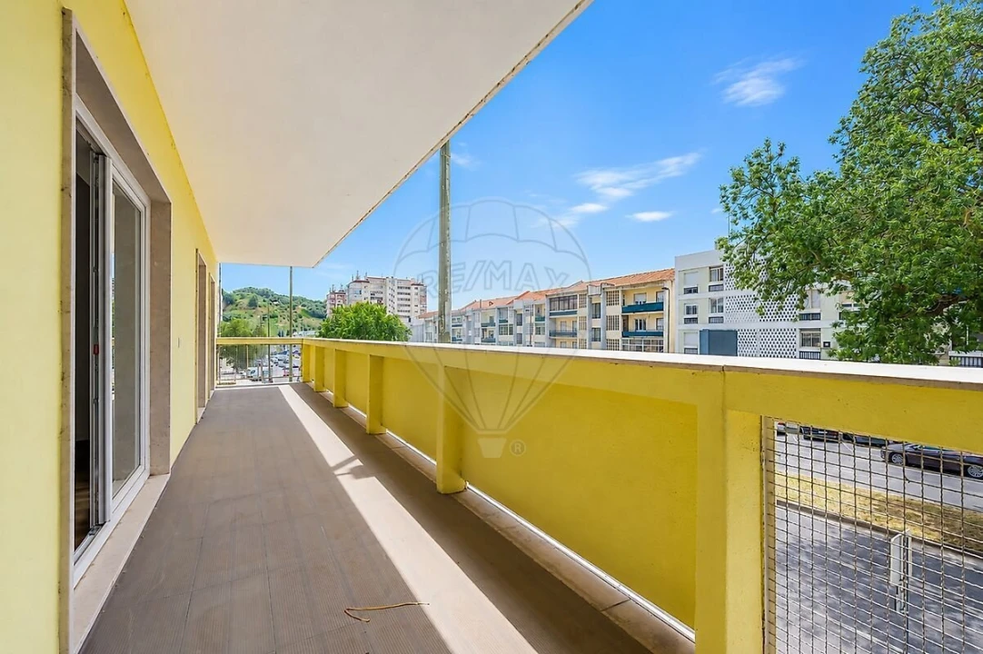 Apartamento T4 para Venda em Alvalade Foto 6