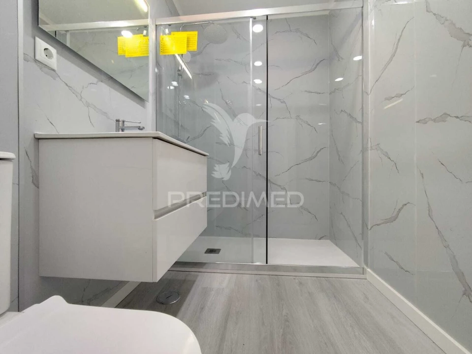 Apartamento T2 para Venda em Corroios Foto 37