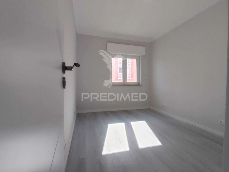 Apartamento T2 para Venda em Corroios Foto 25