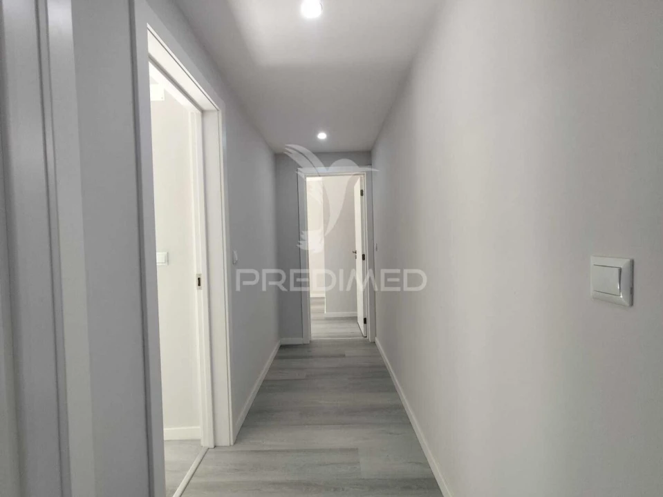 Apartamento T2 para Venda em Corroios Foto 32