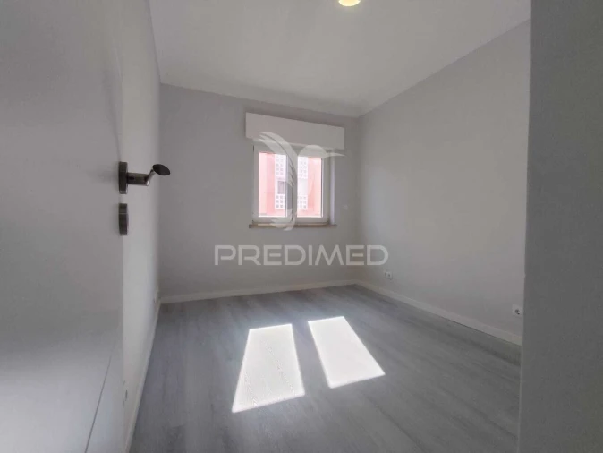 Apartamento T2 para Venda em Corroios Foto 29