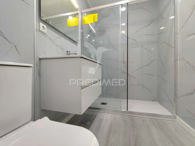 Apartamento T2 para Venda em Corroios Foto 36