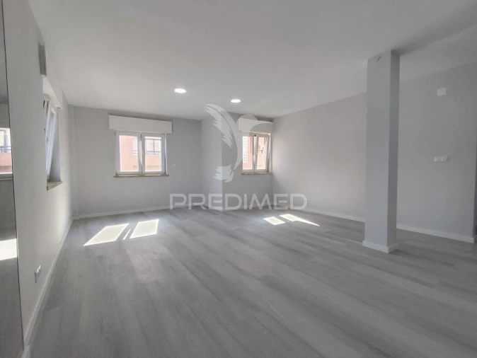 Apartamento T2 para Venda em Corroios Foto 11