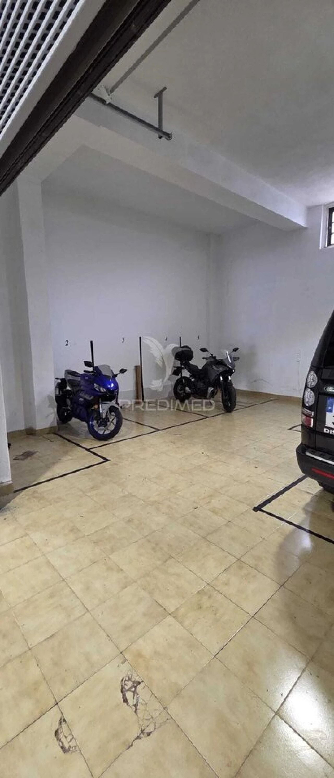 Garagem para Arrendamento em Massamá e Monte Abraão Foto 1