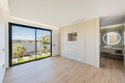 Moradia T4 para Venda em Lagos (São Sebastião e Santa Maria)