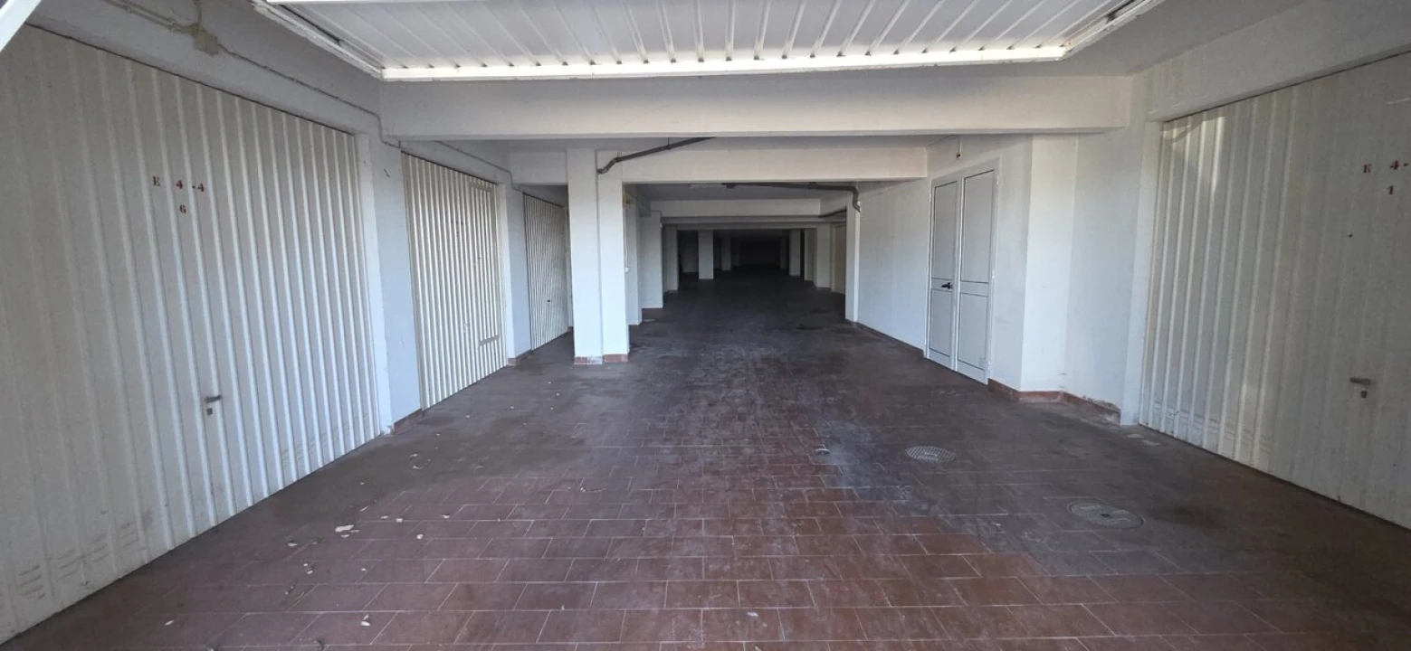 Garagem para Venda em Porches Foto 4