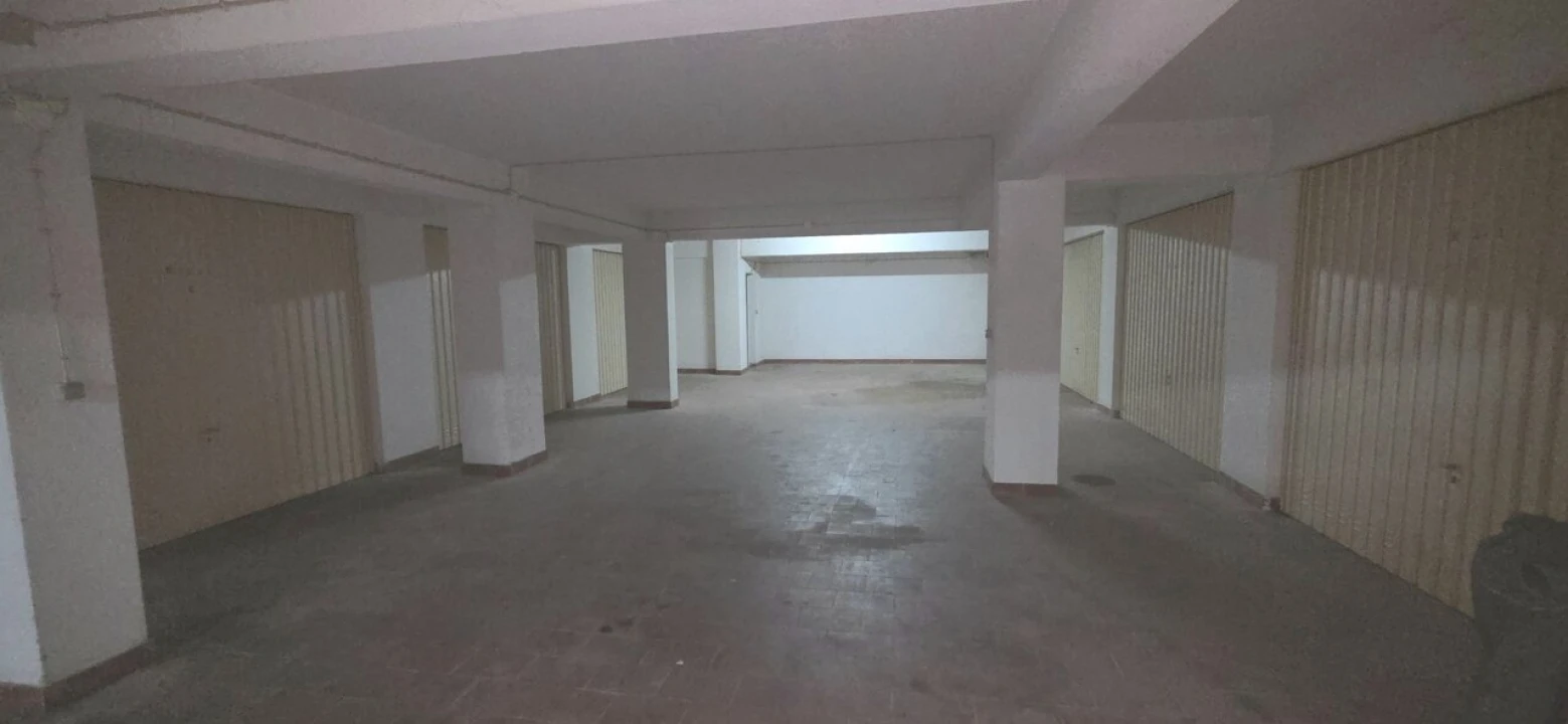 Garagem para Venda em Porches Foto 14