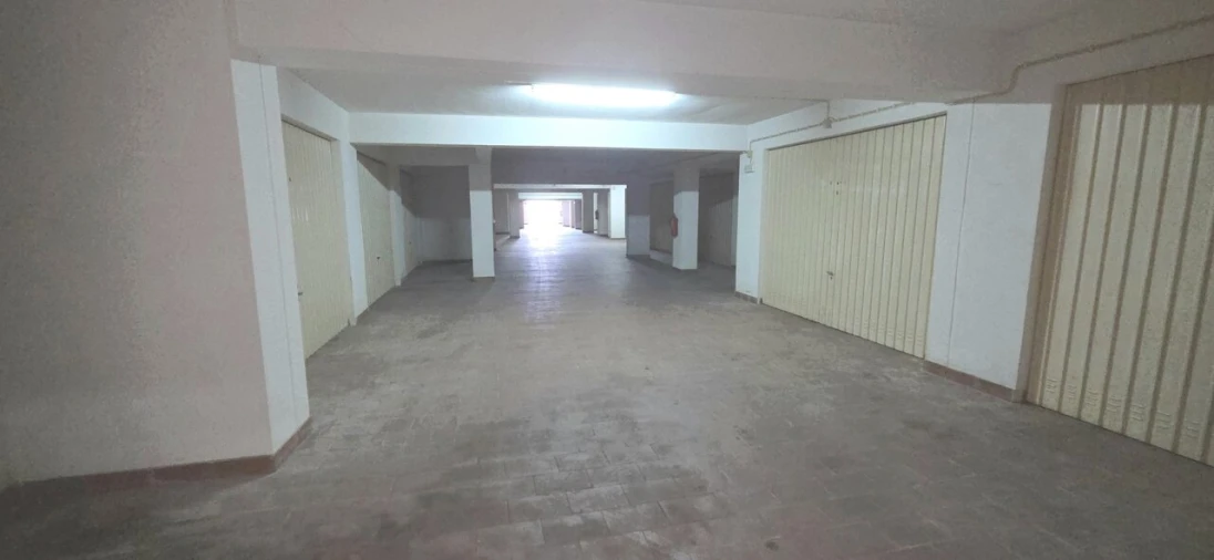Garagem para Venda em Porches Foto 15
