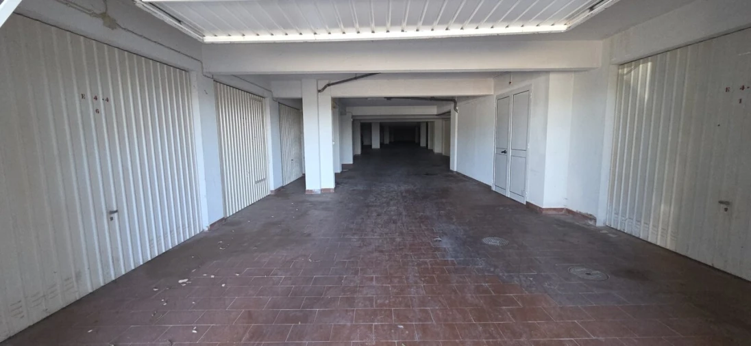 Garagem para Venda em Porches Foto 2