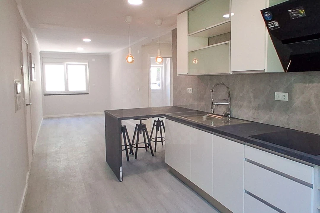 Apartamento T2 para Venda em Benfica Foto 4