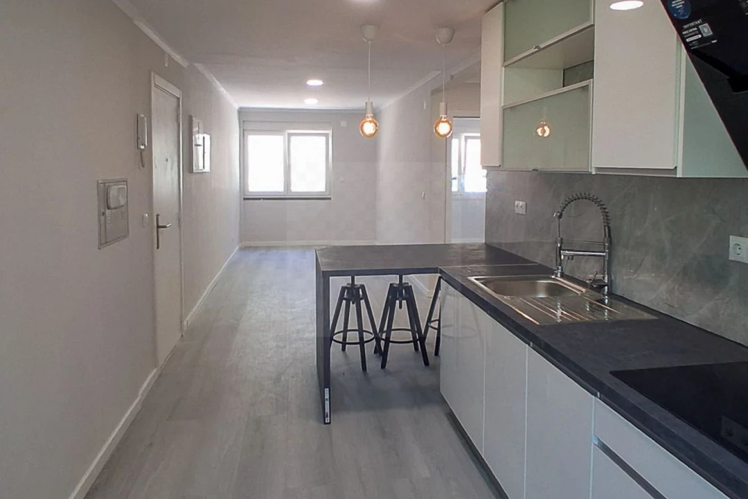Apartamento T2 para Venda em Benfica Foto 6