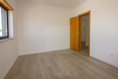Moradia T5 para Venda em Laranjeiro e Feijó