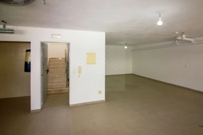 Moradia T5 para Venda em Laranjeiro e Feijó