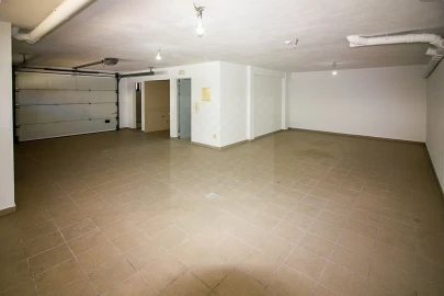 Moradia T5 para Venda em Laranjeiro e Feijó