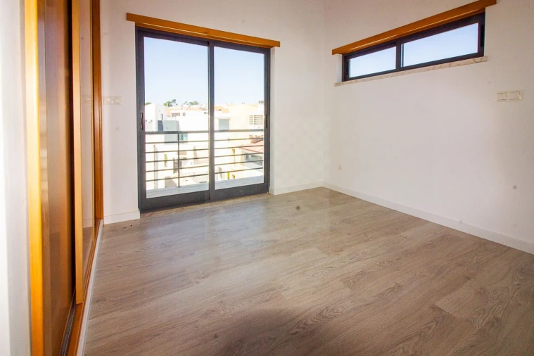 Moradia T5 para Venda em Laranjeiro e Feijó Foto 22