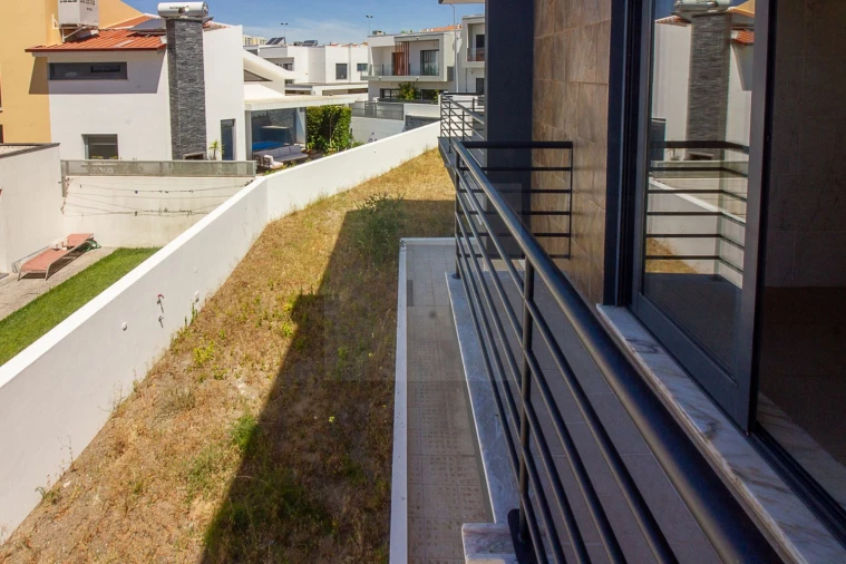 Moradia T5 para Venda em Laranjeiro e Feijó Foto 47