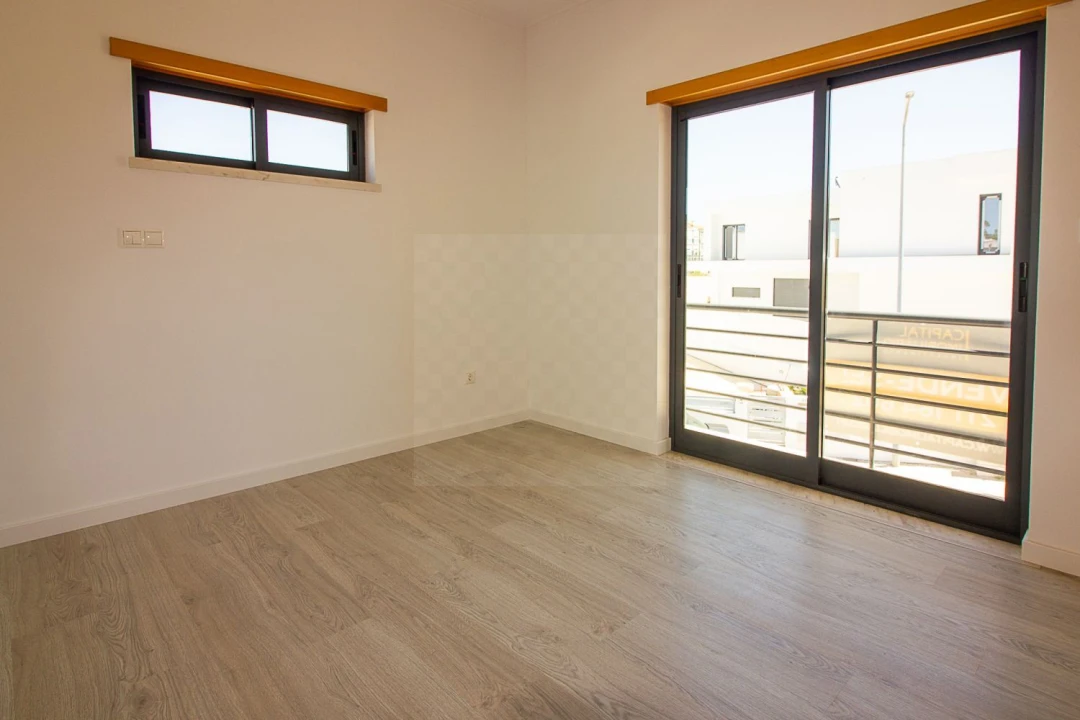 Moradia T5 para Venda em Laranjeiro e Feijó Foto 20