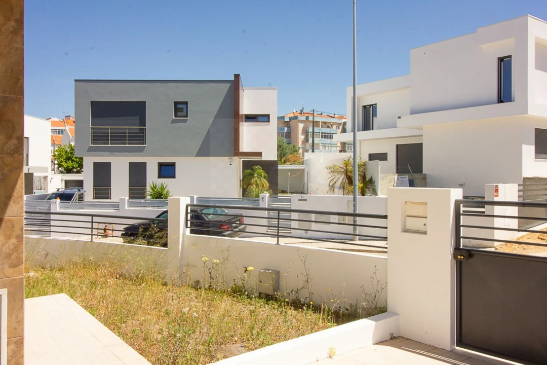Moradia T5 para Venda em Laranjeiro e Feijó Foto 16