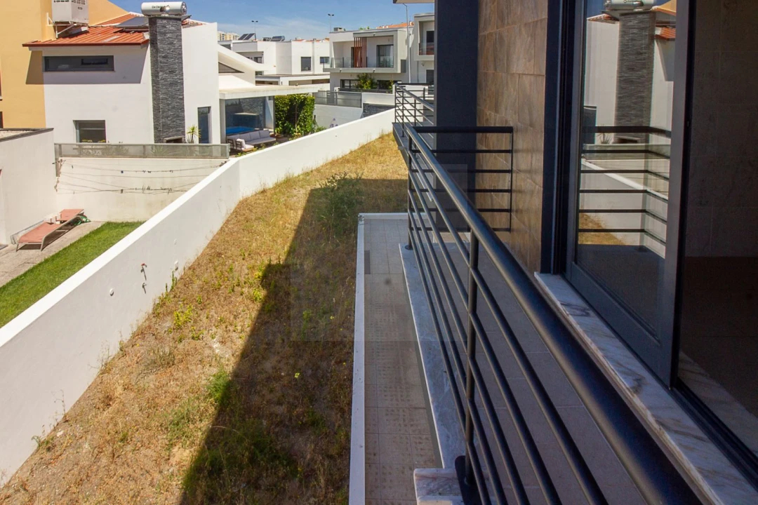 Moradia T5 para Venda em Laranjeiro e Feijó Foto 47