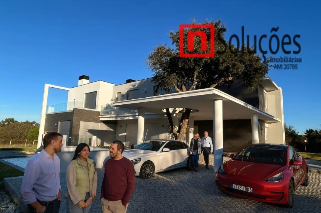 Moradia T6 para Venda em Santo Estêvão Foto 1