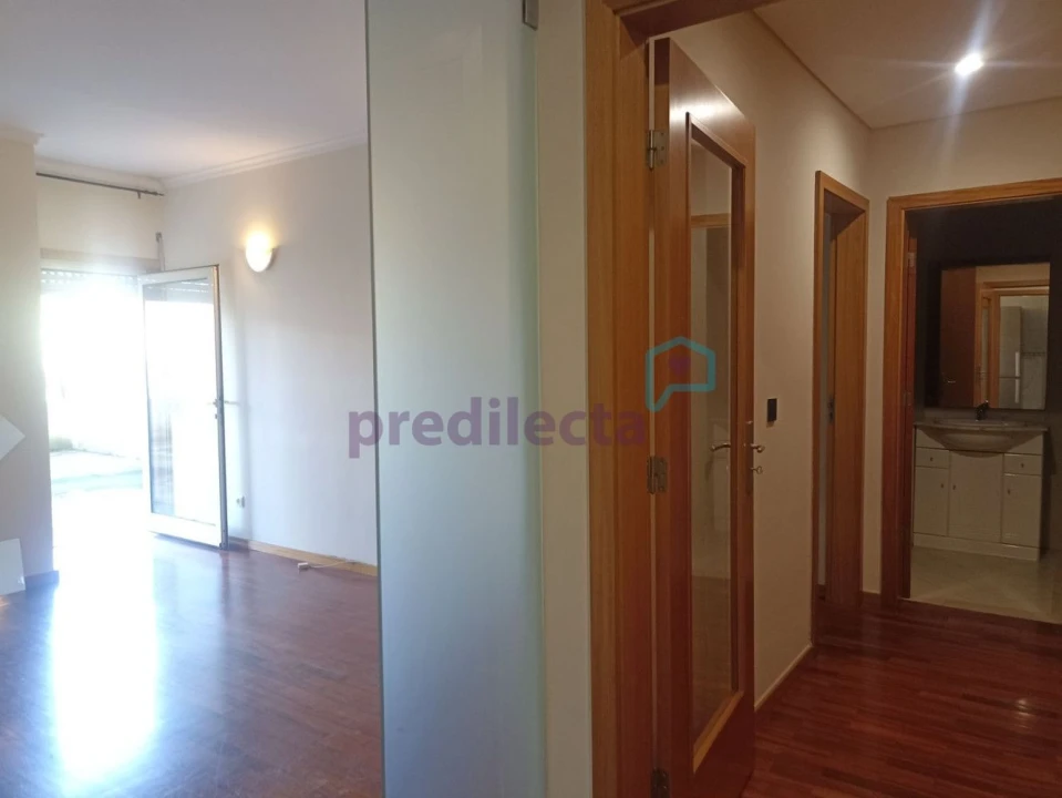 Apartamento T1 para Venda em Paranhos Foto 4
